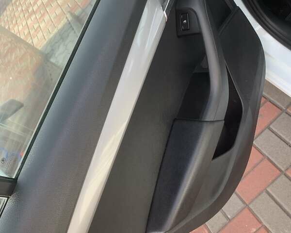 Білий Шкода Октавія, об'ємом двигуна 1.6 л та пробігом 300 тис. км за 12300 $, фото 7 на Automoto.ua