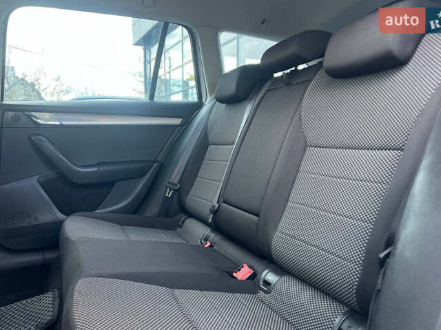 Белый Шкода Октавия, объемом двигателя 1.6 л и пробегом 232 тыс. км за 11300 $, фото 13 на Automoto.ua