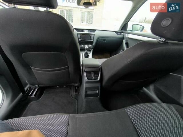 Білий Шкода Октавія, об'ємом двигуна 1.6 л та пробігом 280 тис. км за 11800 $, фото 28 на Automoto.ua