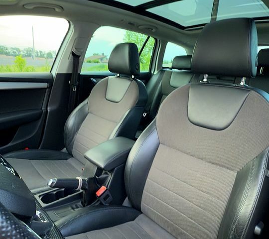 Білий Шкода Октавія, об'ємом двигуна 2 л та пробігом 250 тис. км за 13400 $, фото 2 на Automoto.ua