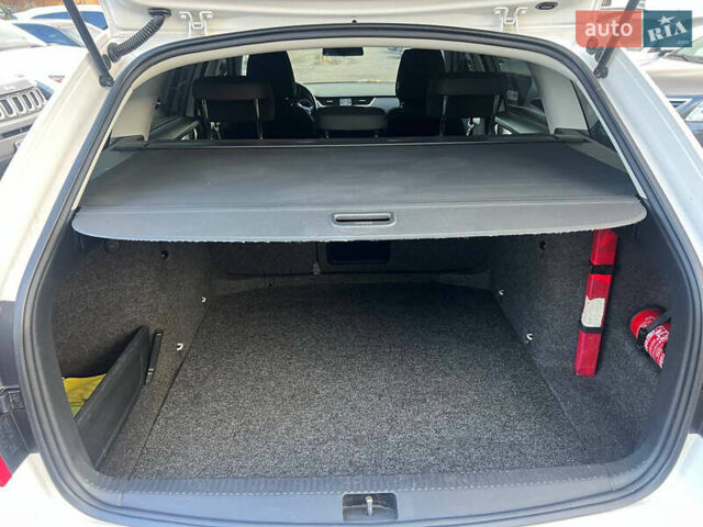 Білий Шкода Октавія, об'ємом двигуна 1.6 л та пробігом 182 тис. км за 10500 $, фото 22 на Automoto.ua