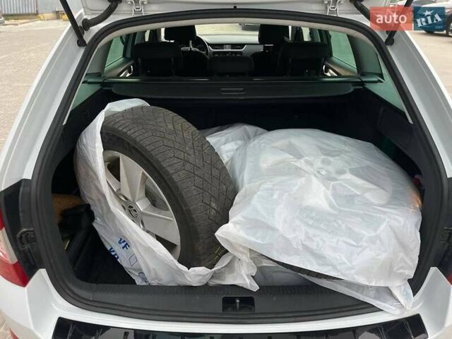 Белый Шкода Октавия, объемом двигателя 1.8 л и пробегом 229 тыс. км за 10990 $, фото 18 на Automoto.ua