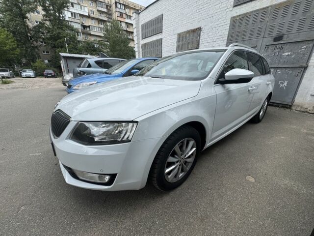 Белый Шкода Октавия, объемом двигателя 1.6 л и пробегом 221 тыс. км за 12000 $, фото 3 на Automoto.ua
