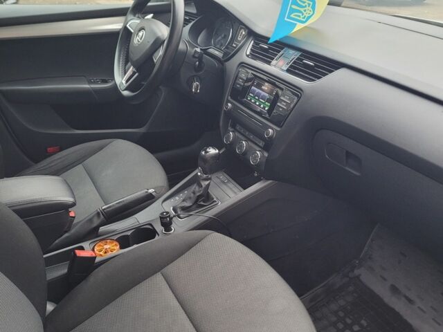 Белый Шкода Октавия, объемом двигателя 1.6 л и пробегом 227 тыс. км за 10500 $, фото 4 на Automoto.ua