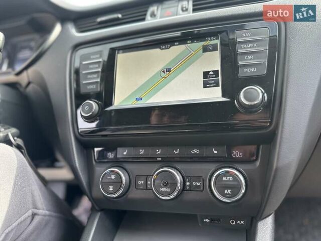 Белый Шкода Октавия, объемом двигателя 2 л и пробегом 240 тыс. км за 12000 $, фото 7 на Automoto.ua