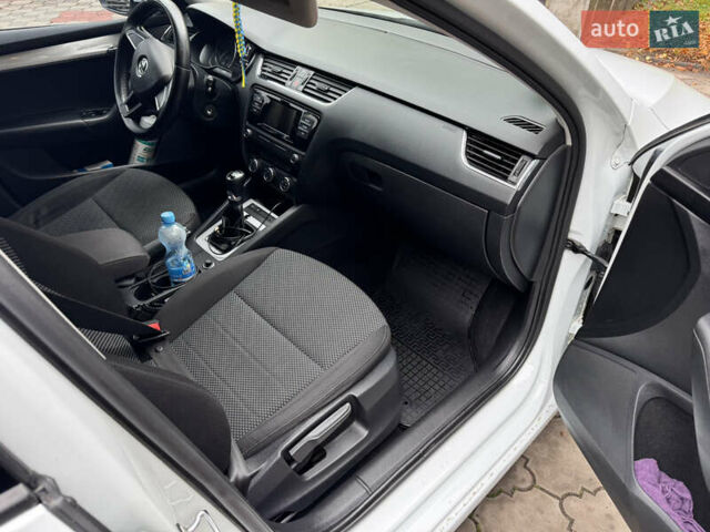 Белый Шкода Октавия, объемом двигателя 1.97 л и пробегом 328 тыс. км за 12300 $, фото 18 на Automoto.ua