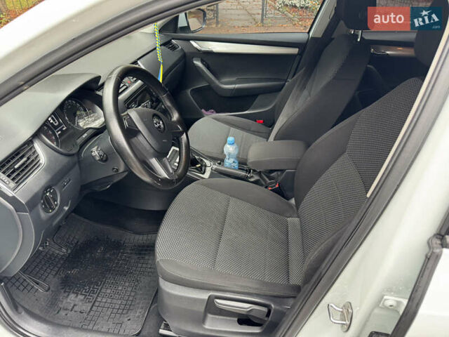 Белый Шкода Октавия, объемом двигателя 1.97 л и пробегом 328 тыс. км за 12300 $, фото 25 на Automoto.ua