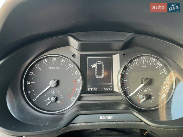 Белый Шкода Октавия, объемом двигателя 1.6 л и пробегом 180 тыс. км за 10400 $, фото 6 на Automoto.ua
