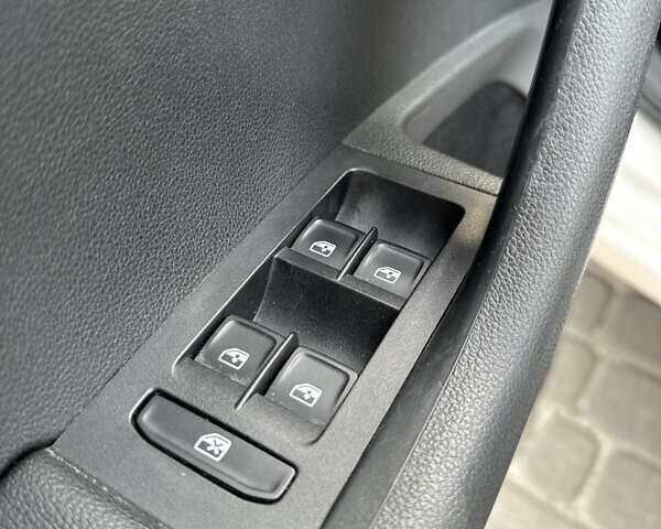 Білий Шкода Октавія, об'ємом двигуна 1.97 л та пробігом 232 тис. км за 12400 $, фото 17 на Automoto.ua