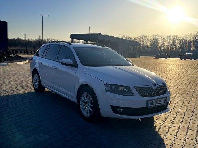 Белый Шкода Октавия, объемом двигателя 2 л и пробегом 235 тыс. км за 14500 $, фото 6 на Automoto.ua