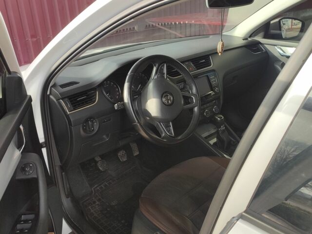 Білий Шкода Октавія, об'ємом двигуна 1.6 л та пробігом 238 тис. км за 11500 $, фото 4 на Automoto.ua