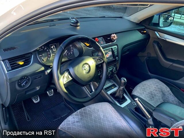 Белый Шкода Октавия, объемом двигателя 2 л и пробегом 235 тыс. км за 12500 $, фото 3 на Automoto.ua