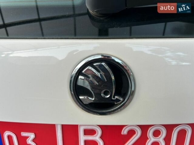 Белый Шкода Октавия, объемом двигателя 2 л и пробегом 229 тыс. км за 12999 $, фото 16 на Automoto.ua