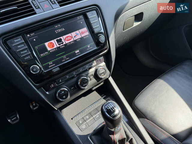 Білий Шкода Октавія, об'ємом двигуна 2 л та пробігом 165 тис. км за 14999 $, фото 81 на Automoto.ua