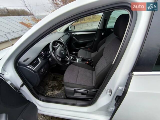 Білий Шкода Октавія, об'ємом двигуна 1.6 л та пробігом 280 тис. км за 10900 $, фото 27 на Automoto.ua