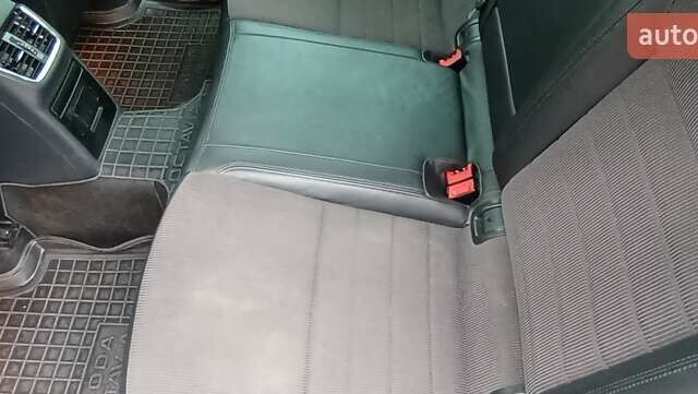 Белый Шкода Октавия, объемом двигателя 1.97 л и пробегом 244 тыс. км за 14000 $, фото 12 на Automoto.ua