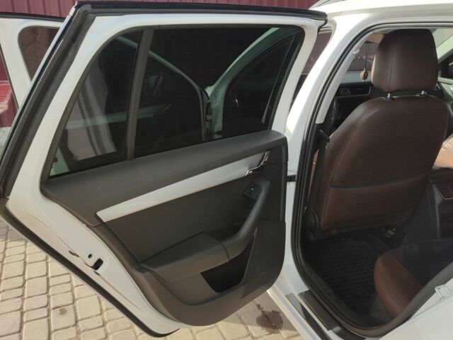 Білий Шкода Октавія, об'ємом двигуна 1.6 л та пробігом 238 тис. км за 11500 $, фото 5 на Automoto.ua