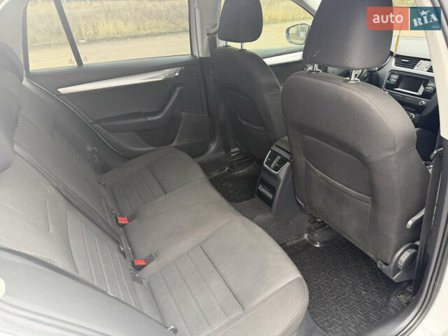 Белый Шкода Октавия, объемом двигателя 1.6 л и пробегом 281 тыс. км за 10800 $, фото 48 на Automoto.ua