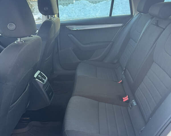 Белый Шкода Октавия, объемом двигателя 1.97 л и пробегом 247 тыс. км за 13800 $, фото 20 на Automoto.ua