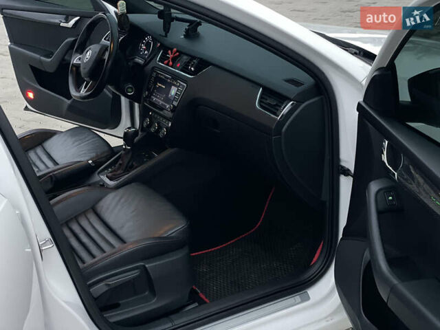 Белый Шкода Октавия, объемом двигателя 2 л и пробегом 269 тыс. км за 14999 $, фото 55 на Automoto.ua