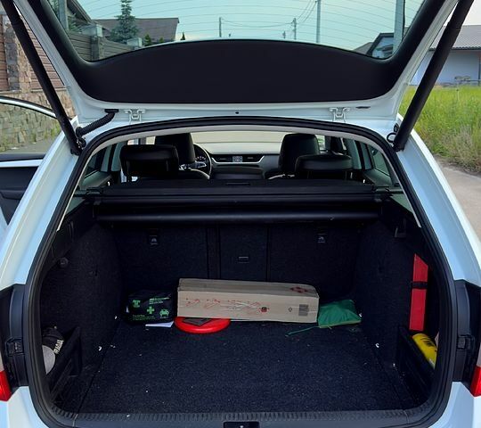 Білий Шкода Октавія, об'ємом двигуна 2 л та пробігом 250 тис. км за 13400 $, фото 9 на Automoto.ua