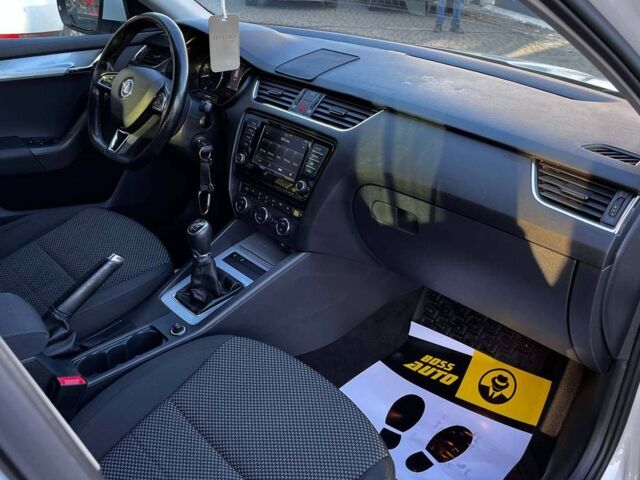 Белый Шкода Октавия, объемом двигателя 1.4 л и пробегом 235 тыс. км за 10450 $, фото 8 на Automoto.ua