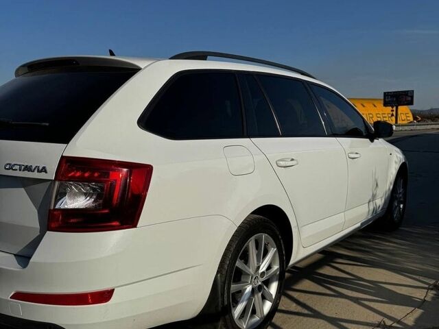 Белый Шкода Октавия, объемом двигателя 1.6 л и пробегом 350 тыс. км за 9300 $, фото 4 на Automoto.ua