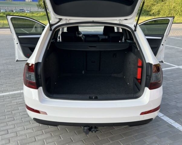 Білий Шкода Октавія, об'ємом двигуна 1.6 л та пробігом 0 тис. км за 11499 $, фото 2 на Automoto.ua