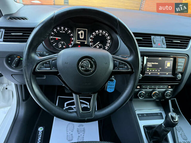 Белый Шкода Октавия, объемом двигателя 1.6 л и пробегом 211 тыс. км за 13950 $, фото 28 на Automoto.ua