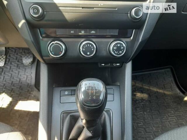 Білий Шкода Октавія, об'ємом двигуна 1.6 л та пробігом 351 тис. км за 9300 $, фото 8 на Automoto.ua