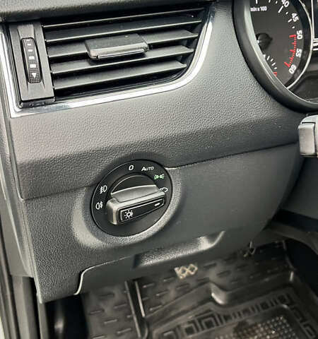 Шкода Октавия 2016 в Дубно на Automoto.ua Белый Шкода Октавия, объемом двигателя 1.6 л и пробегом 196 тыс. км за 13500 $, фото 15 на Automoto.ua