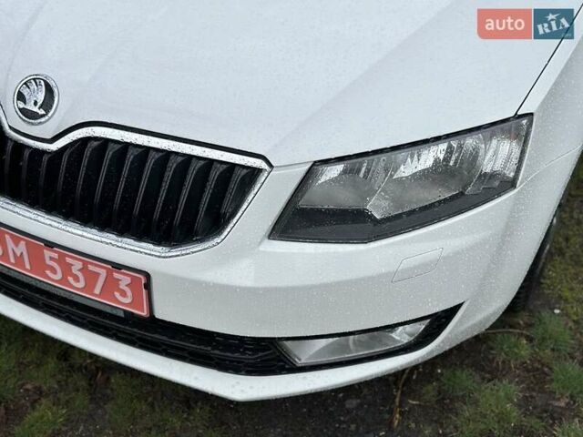 Белый Шкода Октавия, объемом двигателя 1.6 л и пробегом 192 тыс. км за 10900 $, фото 13 на Automoto.ua