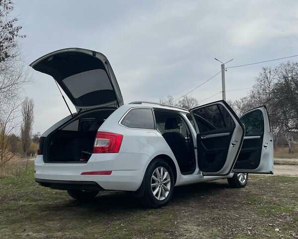 Белый Шкода Октавия, объемом двигателя 1.8 л и пробегом 204 тыс. км за 12400 $, фото 19 на Automoto.ua