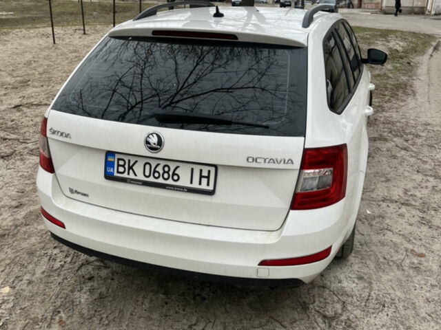 Білий Шкода Октавія, об'ємом двигуна 1.6 л та пробігом 330 тис. км за 11000 $, фото 3 на Automoto.ua