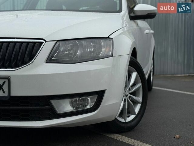 Белый Шкода Октавия, объемом двигателя 1.6 л и пробегом 228 тыс. км за 9900 $, фото 3 на Automoto.ua