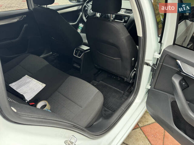 Белый Шкода Октавия, объемом двигателя 1.97 л и пробегом 328 тыс. км за 12300 $, фото 19 на Automoto.ua