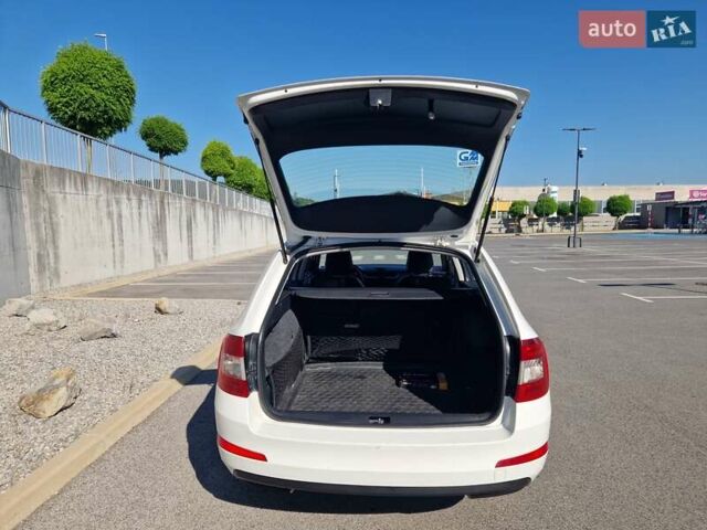 Белый Шкода Октавия, объемом двигателя 1.4 л и пробегом 200 тыс. км за 9475 $, фото 6 на Automoto.ua