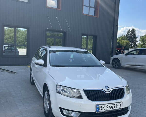 Білий Шкода Октавія, об'ємом двигуна 1.6 л та пробігом 257 тис. км за 10600 $, фото 4 на Automoto.ua
