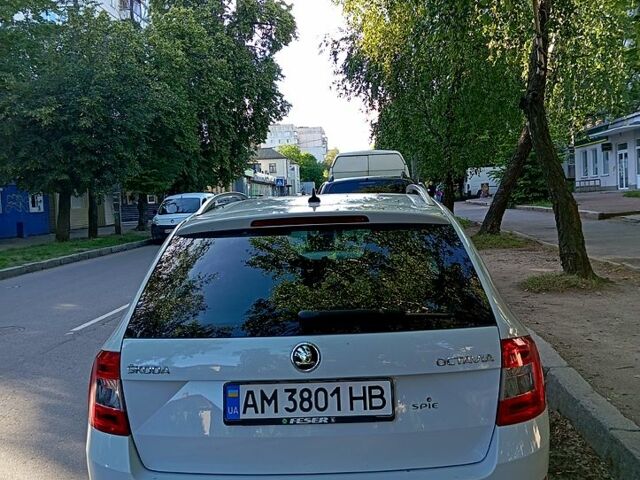 Белый Шкода Октавия, объемом двигателя 2 л и пробегом 339 тыс. км за 12000 $, фото 3 на Automoto.ua
