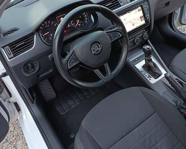 Белый Шкода Октавия, объемом двигателя 1.97 л и пробегом 233 тыс. км за 13200 $, фото 9 на Automoto.ua