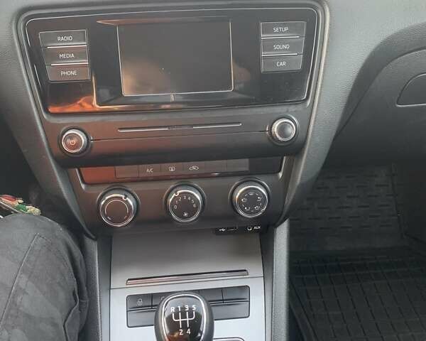 Белый Шкода Октавия, объемом двигателя 1.6 л и пробегом 300 тыс. км за 12300 $, фото 12 на Automoto.ua