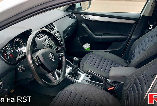 Шкода Октавия 2016 в Сумах на Automoto.ua Белый Шкода Октавия, объемом двигателя 1.4 л и пробегом 220 тыс. км за 9199 $, фото 5 на Automoto.ua