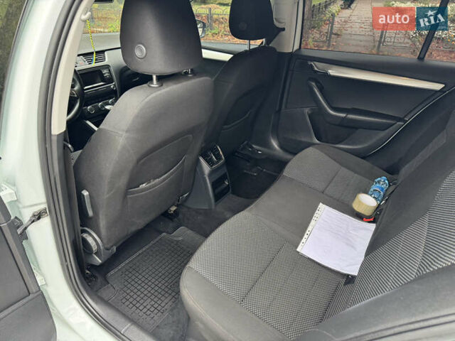 Белый Шкода Октавия, объемом двигателя 1.97 л и пробегом 328 тыс. км за 12300 $, фото 28 на Automoto.ua