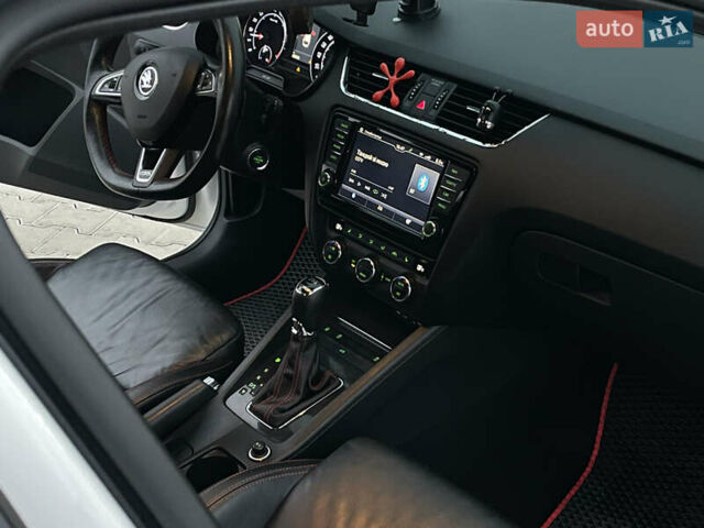 Белый Шкода Октавия, объемом двигателя 2 л и пробегом 269 тыс. км за 14999 $, фото 52 на Automoto.ua