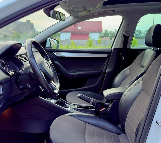 Білий Шкода Октавія, об'ємом двигуна 2 л та пробігом 250 тис. км за 13400 $, фото 5 на Automoto.ua