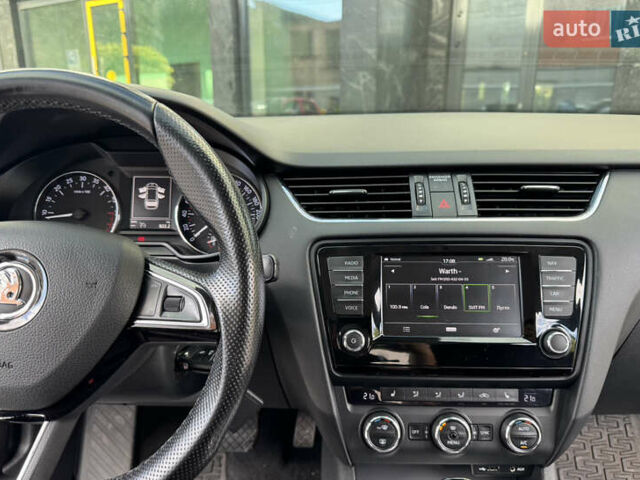 Белый Шкода Октавия, объемом двигателя 2 л и пробегом 250 тыс. км за 13999 $, фото 37 на Automoto.ua
