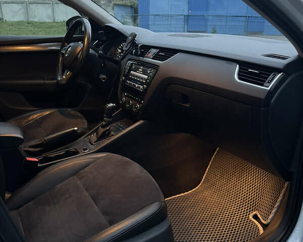 Шкода Октавия 2016 в Харькове на Automoto.ua Белый Шкода Октавия, объемом двигателя 1.97 л и пробегом 305 тыс. км за 14999 $, фото 14 на Automoto.ua