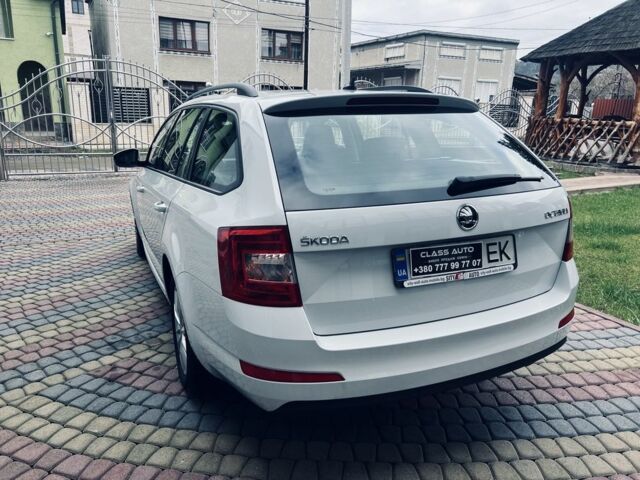 Білий Шкода Октавія, об'ємом двигуна 2 л та пробігом 200 тис. км за 12000 $, фото 4 на Automoto.ua