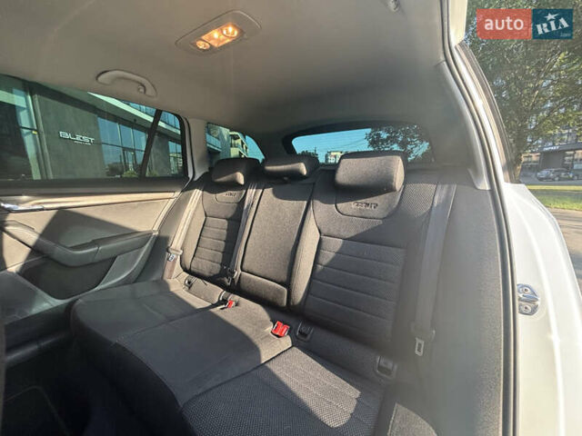 Белый Шкода Октавия, объемом двигателя 2 л и пробегом 174 тыс. км за 16000 $, фото 11 на Automoto.ua