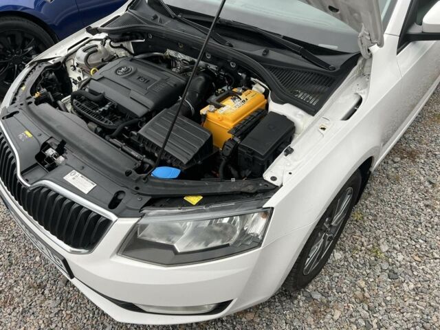 Шкода Октавия 2016 в Кременчуге на Automoto.ua Белый Шкода Октавия, объемом двигателя 1.8 л и пробегом 234 тыс. км за 10900 $, фото 7 на Automoto.ua